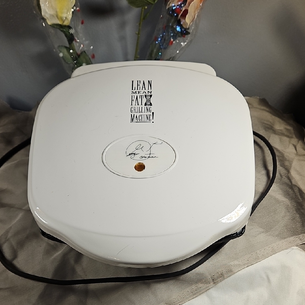 George Foreman White Grilling Machine with Signature Detail